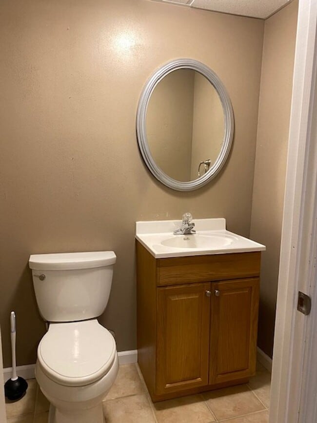 Building Photo - Three Bedroom Home w/ 2.5 Baths and 2 Car ...