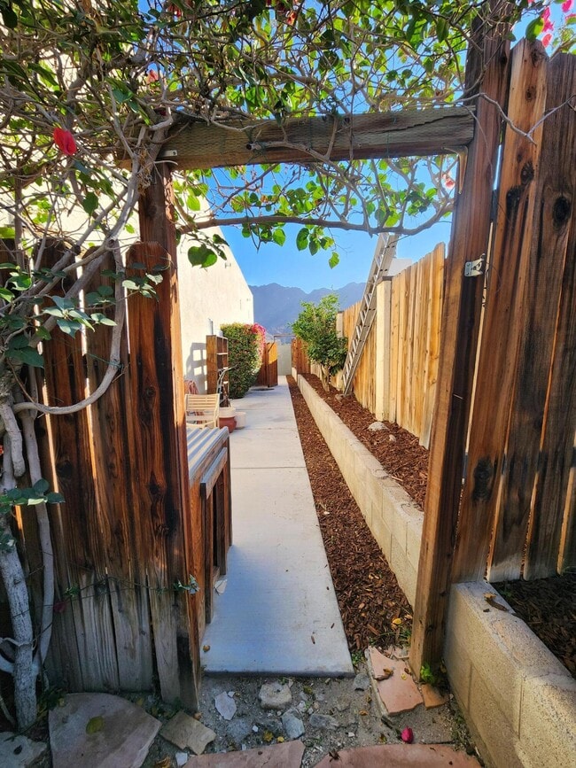 Building Photo - 54035 Avenida Martinez