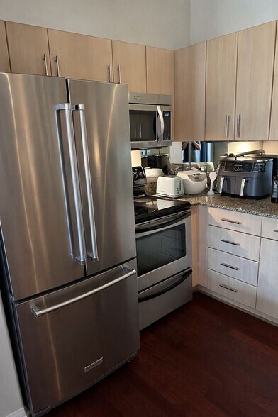 Building Photo - 1642 7th Ave