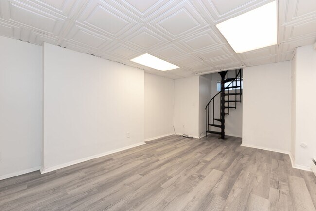 Building Photo - One Bedroom Micro Apartment S1 | Shadyside...