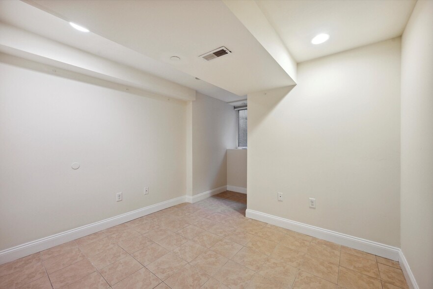 Building Photo - 1705 Arlington St