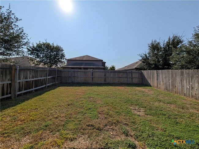 Building Photo - 697 Creekside Cir