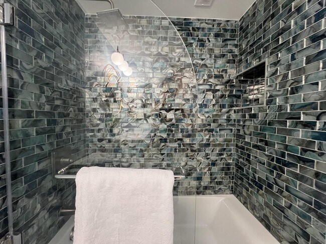 Building Photo - 4500 S Four Mile Run Dr