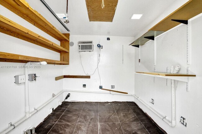 Building Photo - 6871 SW 50th Terrace