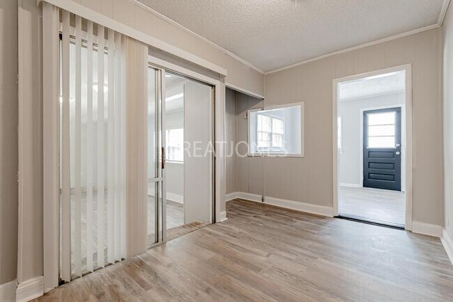 Building Photo - NOW OFFERING HALF OFF THE FIRST FULL MONTH...