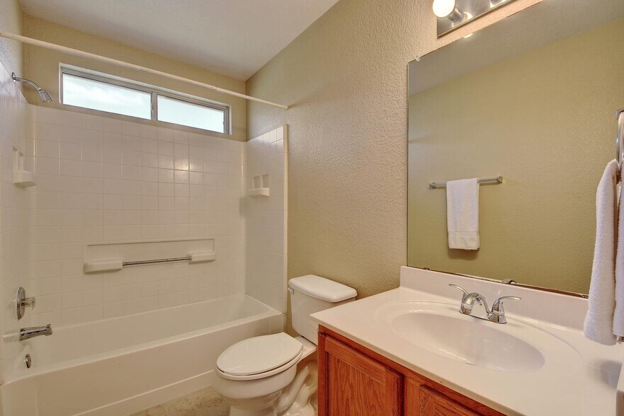 Building Photo - 104 Keaton Cove