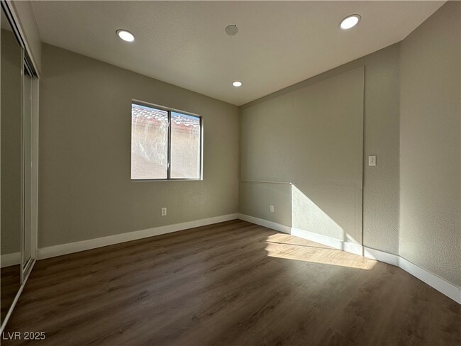 Building Photo - 6987 Wineberry Dr