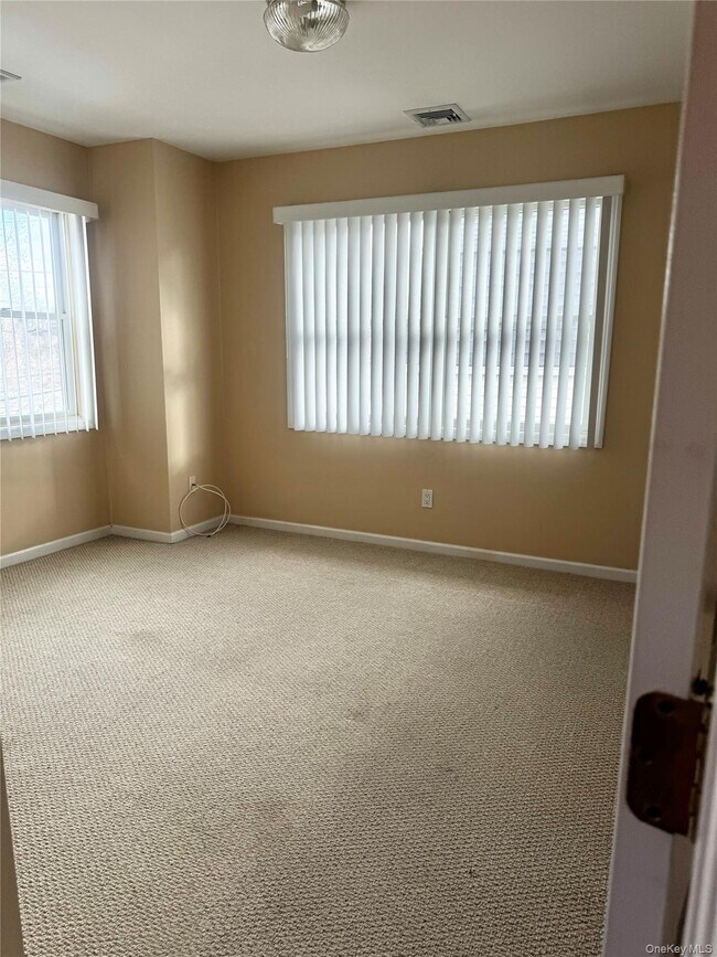 Building Photo - 20 Bronx St