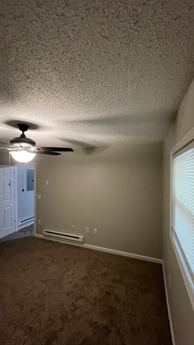 Building Photo - 1053 Rulnick St