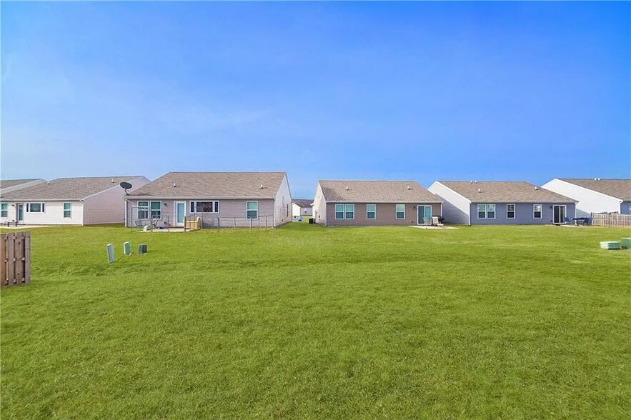 Building Photo - 2408 Maxwell Dr