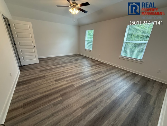 Building Photo - 4340 Sloan Dr