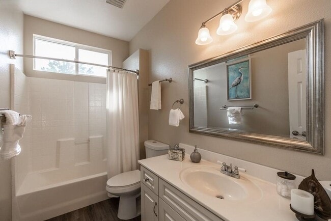 Building Photo - Stunning Updated Alameda Home w/ Backyard Deck & Custom Features