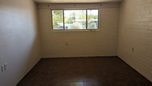 Building Photo - One Bedroom and One Bath Town Home Rental