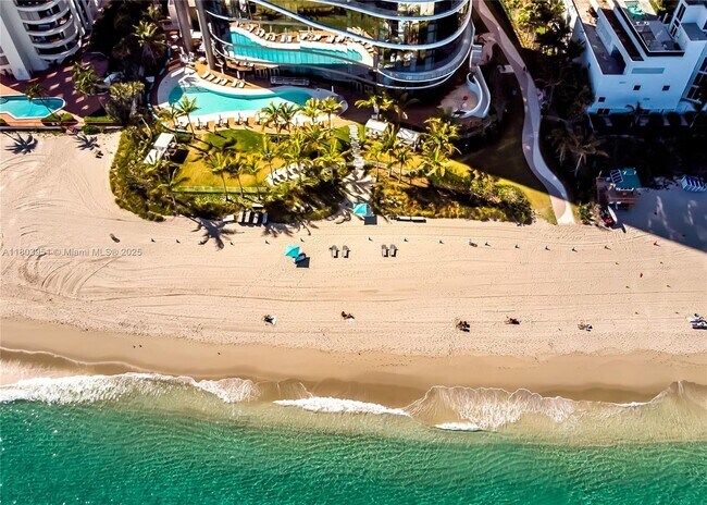 Building Photo - 15701 Collins Ave