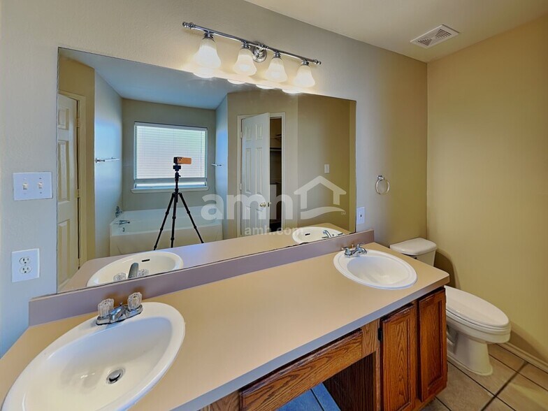 Building Photo - 1107 Wayne Ave