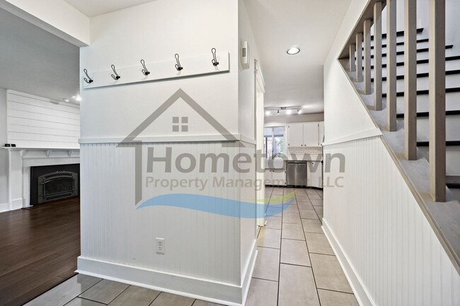 Building Photo - 4 Bedroom 4 Bathroom Home with Attached 2-...