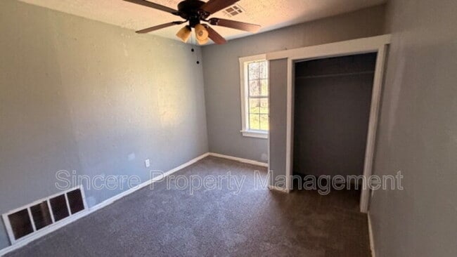 Building Photo - 3737 SE 24th St