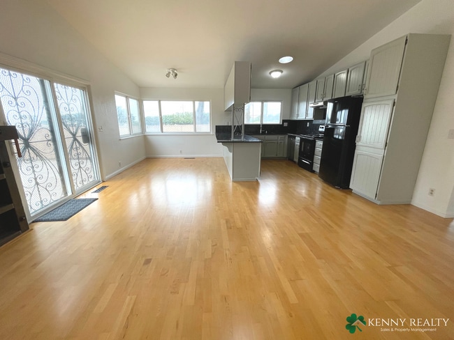 Building Photo - Spacious 3 Bedroom Home with Backyard Pati...