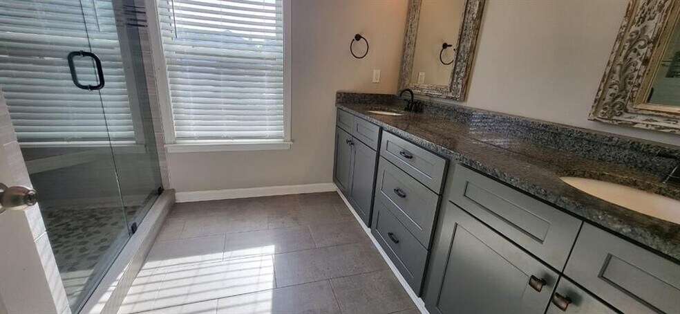 Building Photo - 45 Newnan Lakes Dr