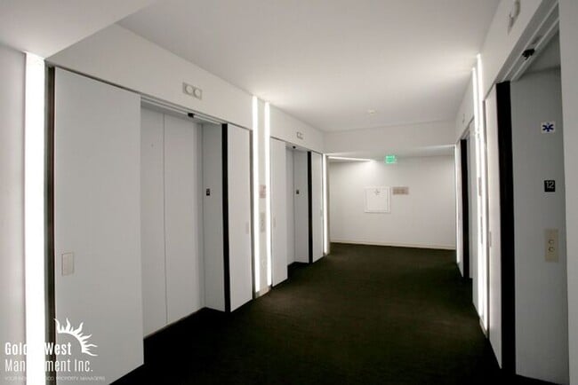 Building Photo - State of the Art Studio at Veer Towers in City Center!