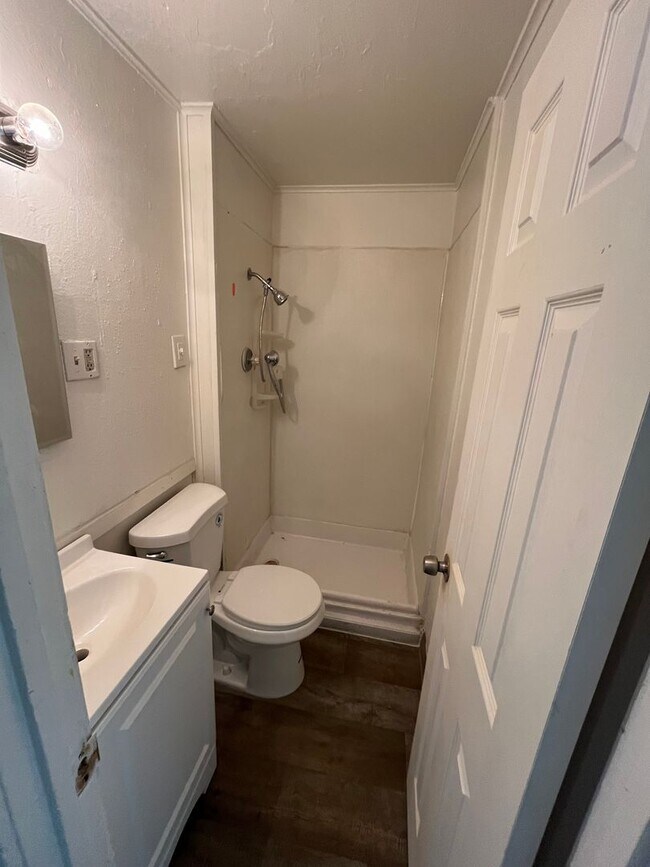 Building Photo - Cozy Two Bedroom Available Now!  Move In Special Offering Half OFF 1st Month's Rent!