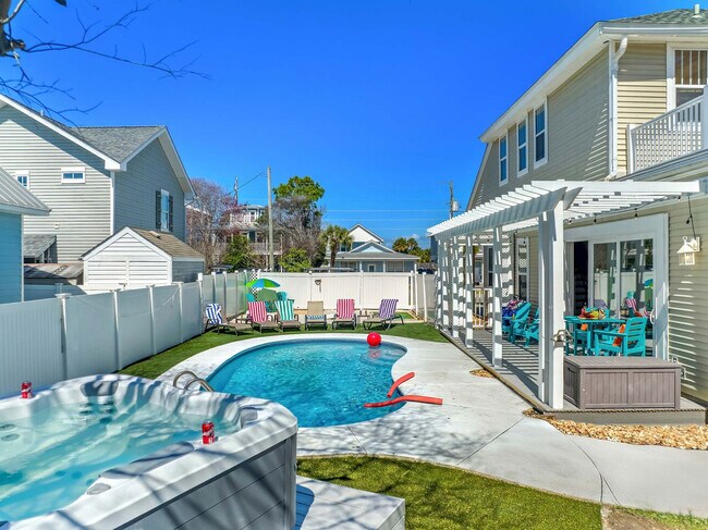 Building Photo - 4456 Luke Ave