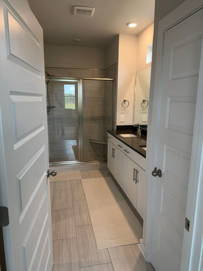 Building Photo - For Lease!! Available in June.  Experience comfortable, low-maintenance living in one of Gallatin...
