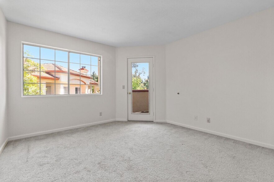 Building Photo - 6967 Stagecoach Dr