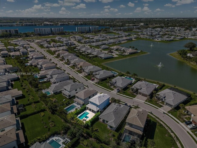 Building Photo - 4642 Pinehurst Trl W