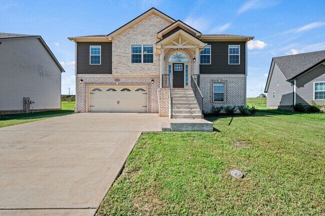 Primary Photo - Beautiful Like-New Split Foyer Home Off Ex...