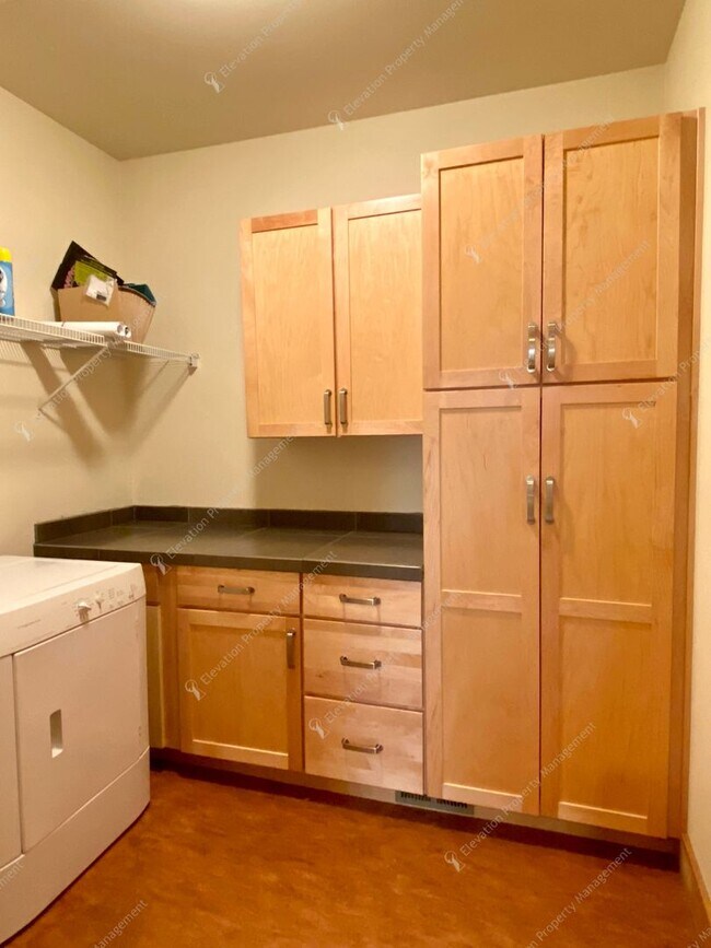 Building Photo - West Hills Gem with Timeless Charm and Mod...