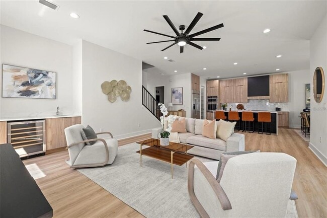 Building Photo - 1017 W Coral St