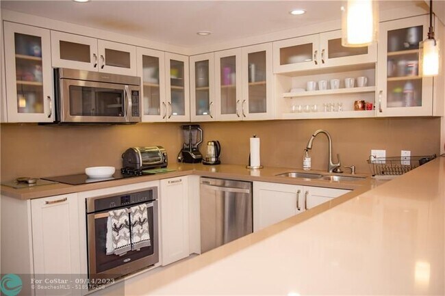 Building Photo - 3000 S Ocean Blvd