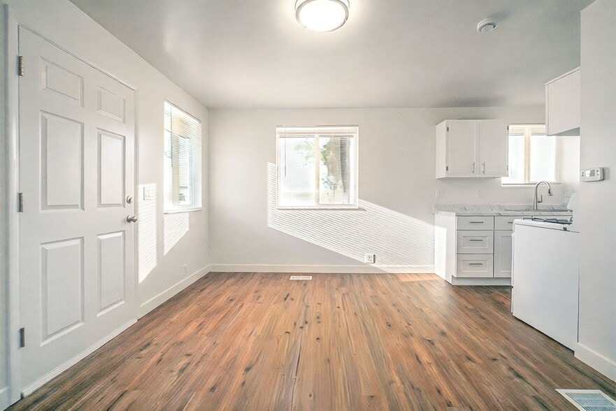 Building Photo - 376 W 700 N