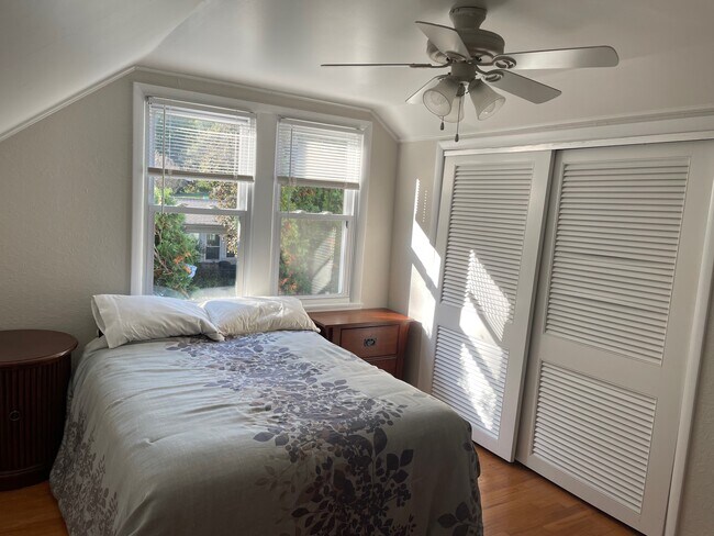 Bedroom. - 826 Hall St