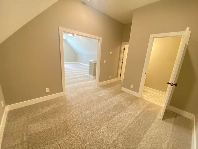 Building Photo - For Lease - 3BR, 2.5BA, 2300sqft home (Gallatin)