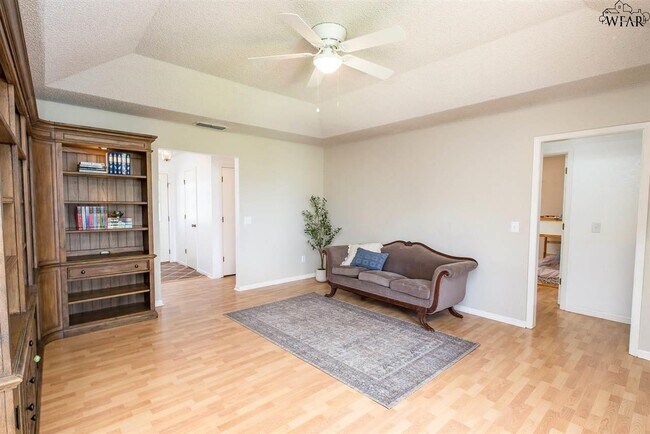 Building Photo - 4319 Crestview