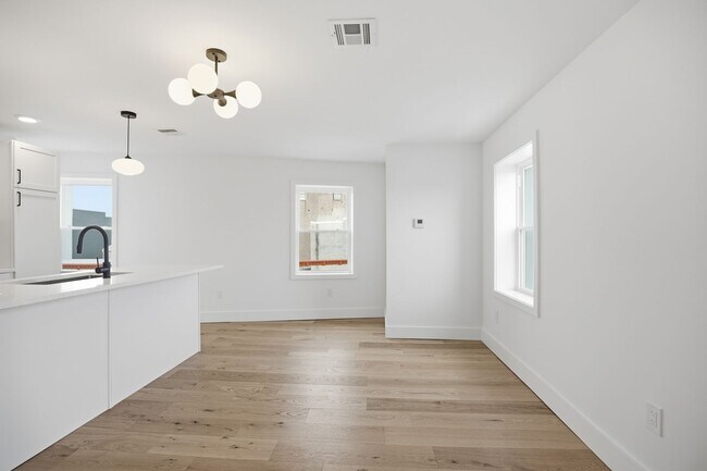 Building Photo - 2302 E Norris St