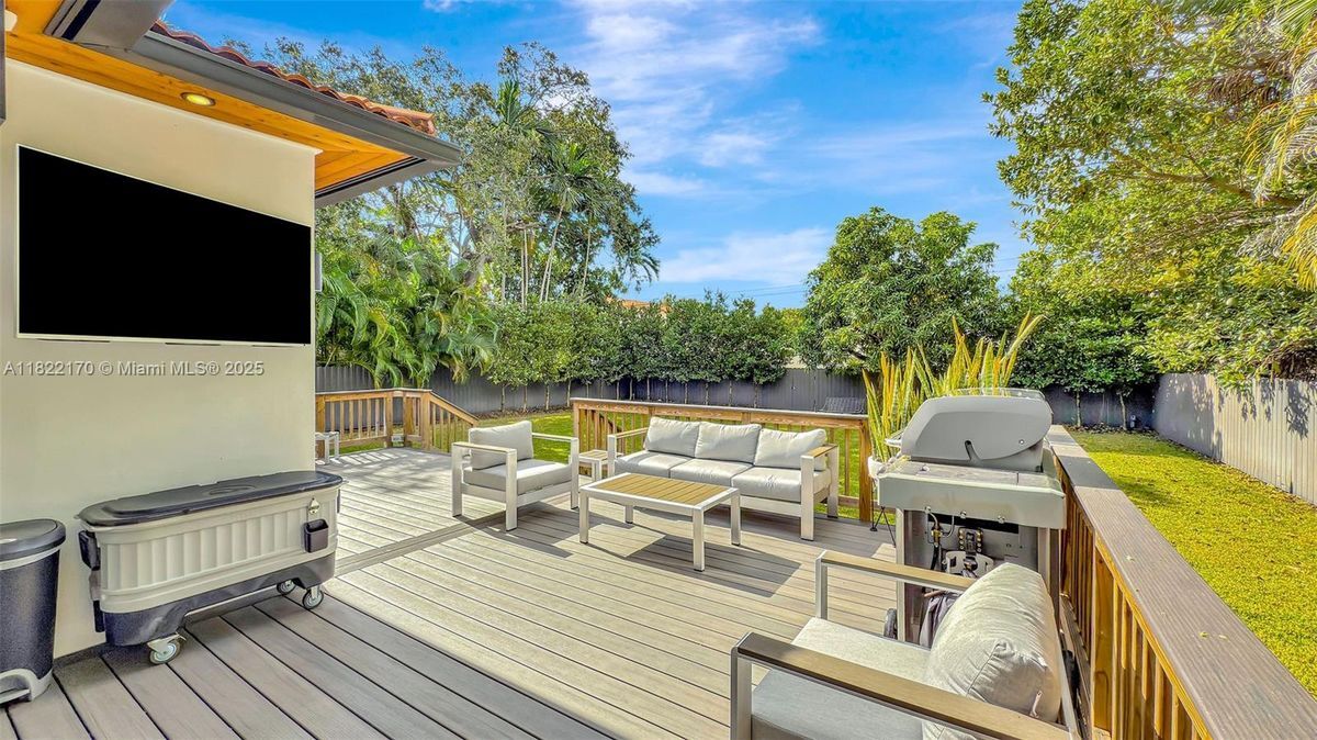 Building Photo - 130 SW 25th Rd