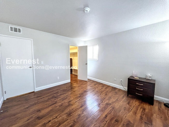 Building Photo - 13200 E Jewell Ave