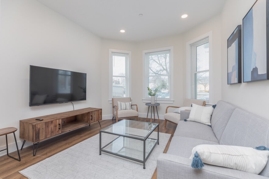 Building Photo - 843 Columbia Rd