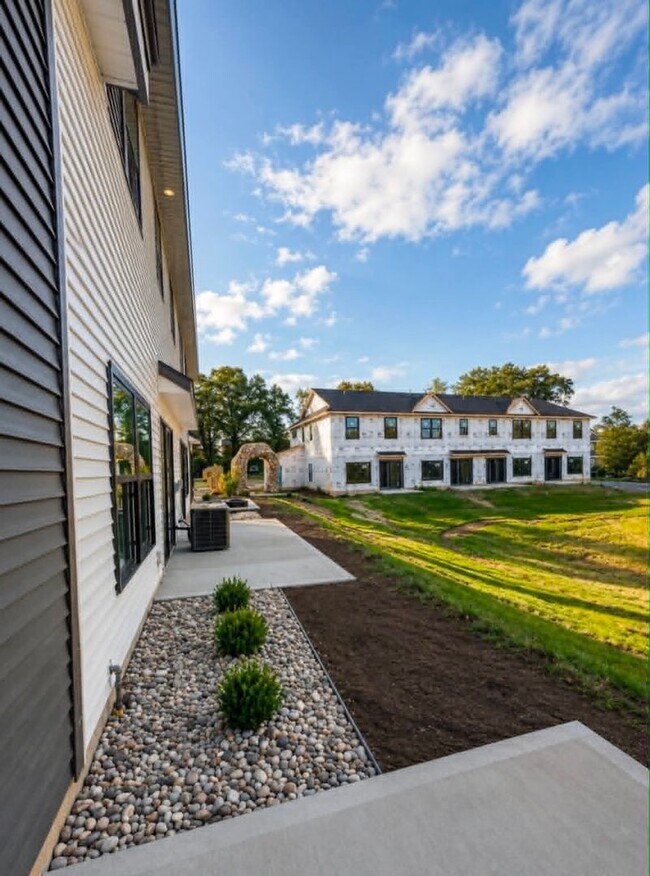 Building Photo - Brand-New Townhomes Near 5 Mile & East Beltline