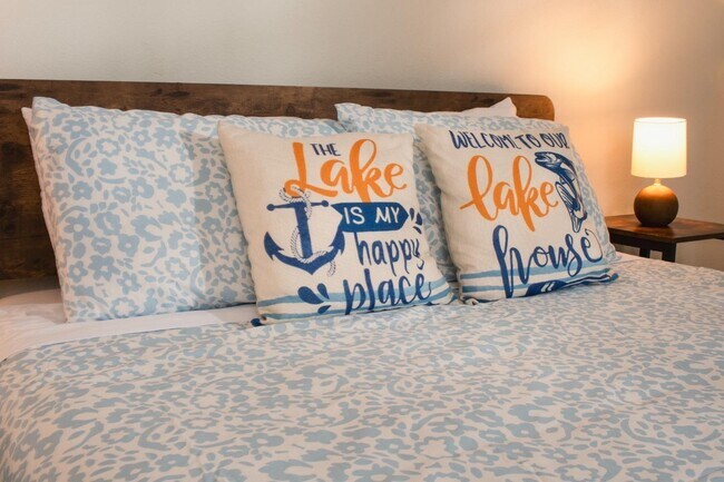 Building Photo - 13321 Lake Breeze Ln