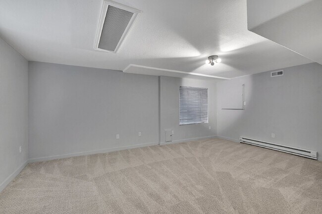 Building Photo - $3,040.95 - 3 Bed, 3-Bath Home in Aurora with In Unit Laundry and Central AC
