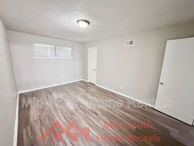 Building Photo - 4077 Forest View Dr