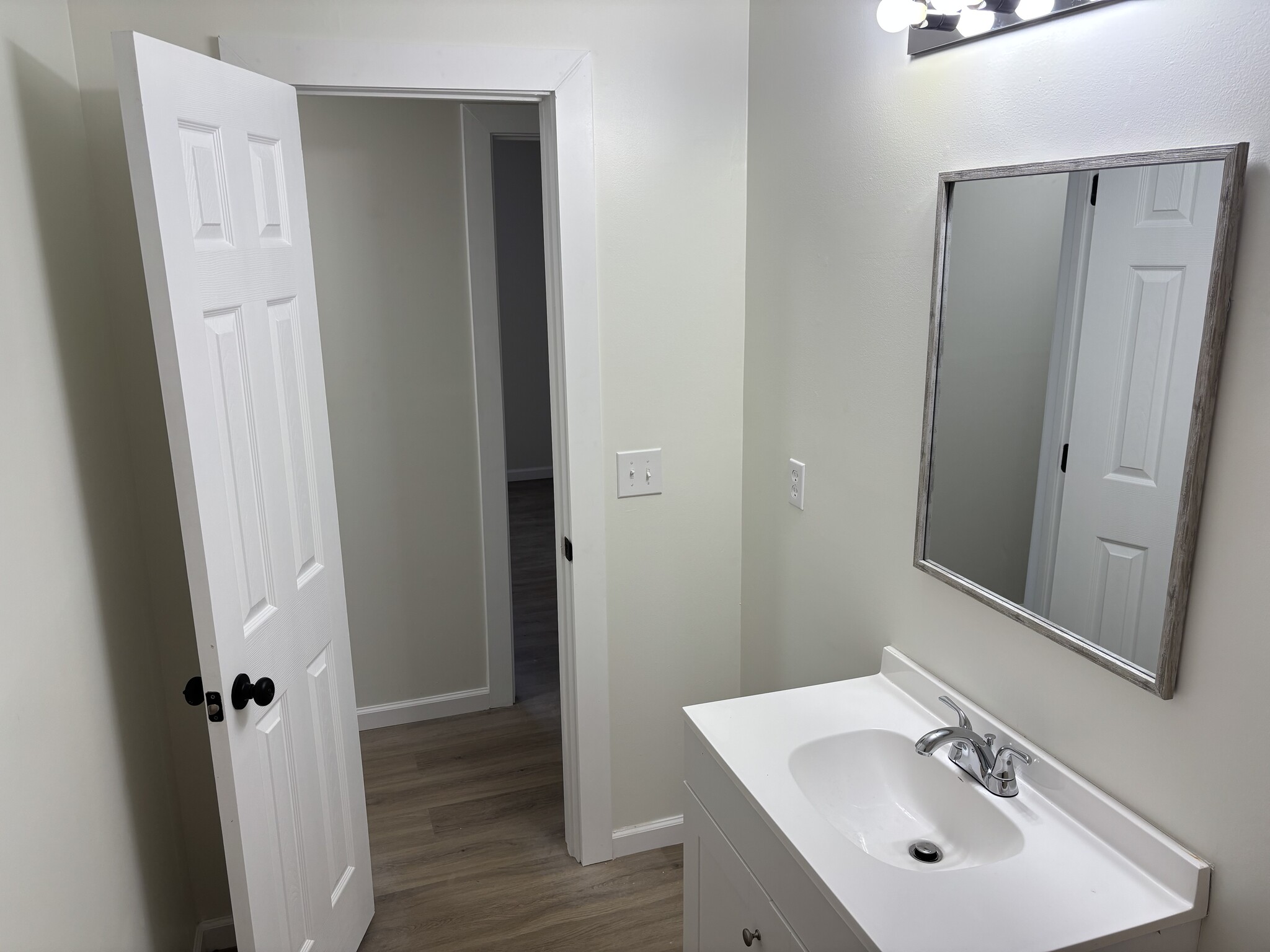 Hall bath - 1235 Harrell