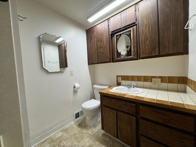 Building Photo - Large, fenced, sunny yard. 3/1.5 in  Azalea Hill location in McKinleyville