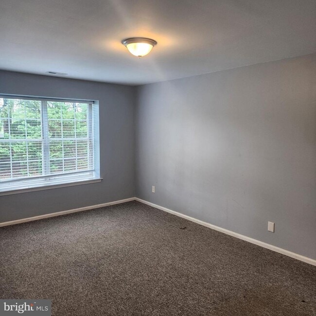 Building Photo - 703A Sedgefield Dr