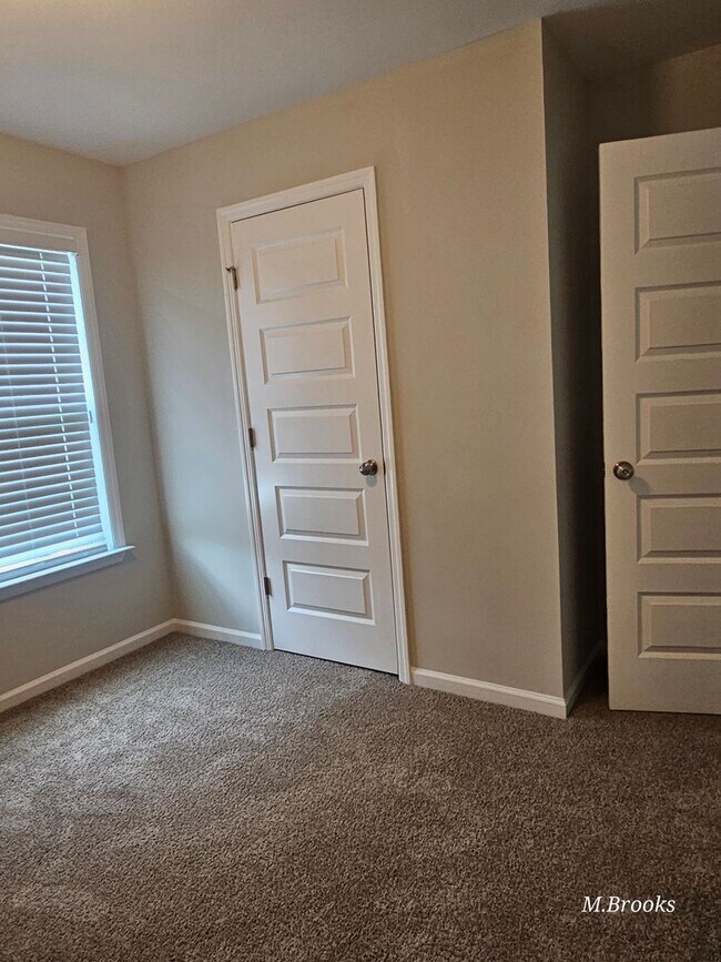 Building Photo - 1704 Almond Tree Pl