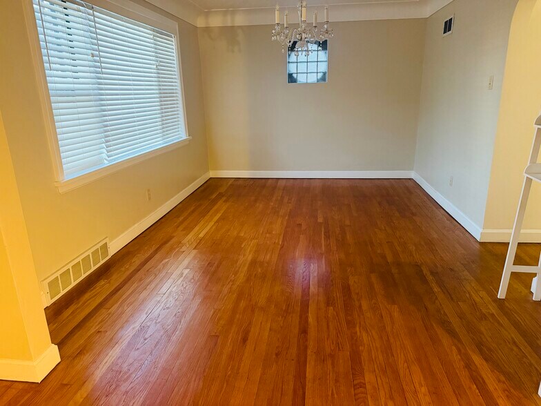 Building Photo - 630 N Florissant Rd